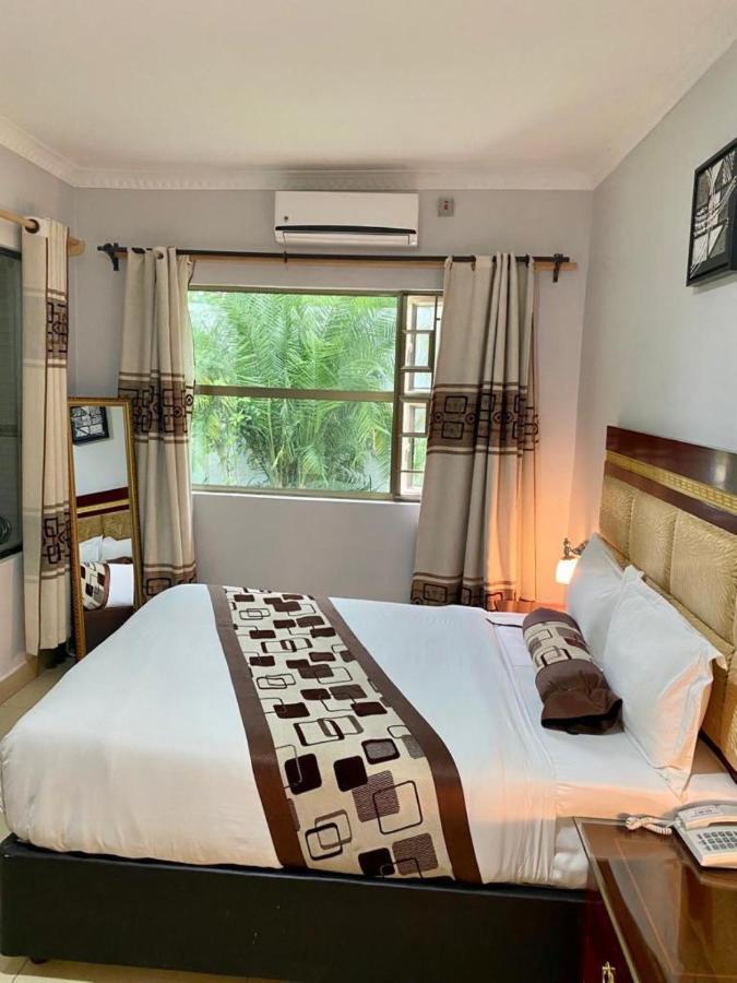 Dolar Lodges & Tours Maun Buitenkant foto
